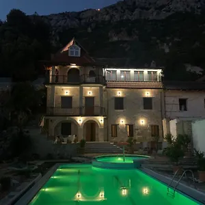 https://villa-celaj-the-castle.albaniahotels.org